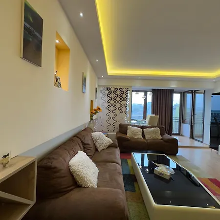 Executive Flat By Chr Luxury Appartement